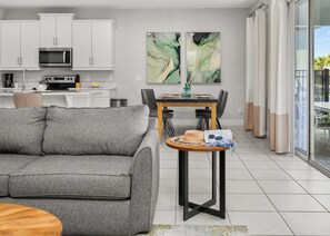 TV, offices - Spacious villa w/ pool & patio (Kissimmee)