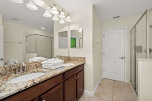Shower, hair dryer, towels - Spacious villa w/ pool, hot tub & game room (Four Corners)