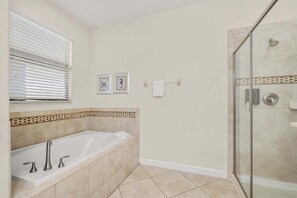Shower, hair dryer, towels - Spacious villa w/ pool, hot tub & game room (Four Corners)