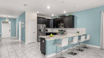 KylskÄp, mikrovÄgsugn, ugn och spishÀll