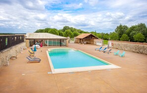 A heated pool - Lovely home in Lonnes with heated swimming pool (Lonnes)