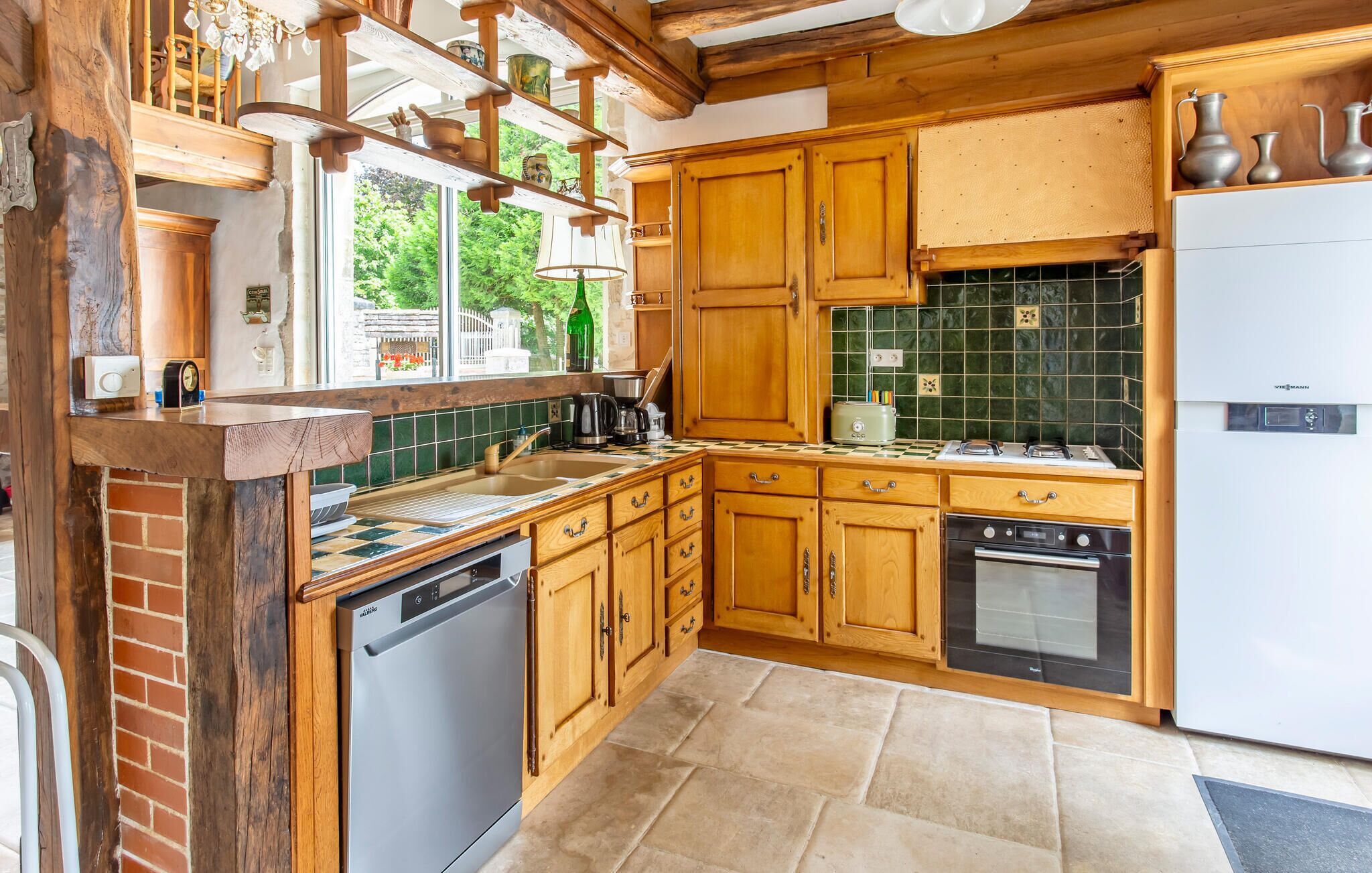 Frigorifero, forno, piano cottura, lavastoviglie