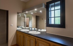 bathroom - Beautiful home in Lonnes with heated swimming pool (Lonnes)