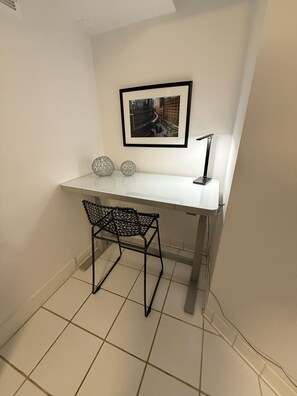 Interior - 2 bedroom 1.5 in Boystown a short walk to Wrigley Field, close to everything (Chicago)