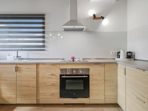 Fridge, microwave, oven, stovetop - Lanzarote BBQ & Terrace Escape (Tao)