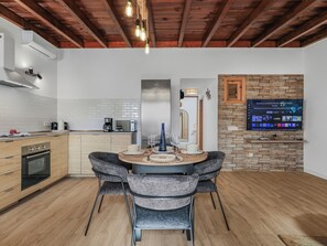 Fridge, microwave, oven, stovetop - Lanzarote BBQ & Terrace Escape (Tao)