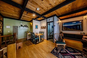 Televisión y chimenea 