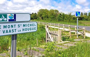 Property grounds - Maison proche port et plage (SAINT-VAAST-LA-HOUGUE)