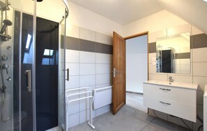 Shower, hair dryer - Maison proche littoral (Portbail sur mer)