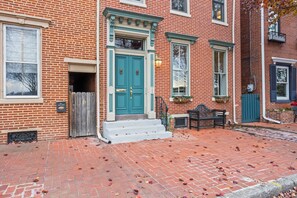 Exterior detail - 4BR Historic Home · Riverfront · Near Hersheypark (Harrisburg)