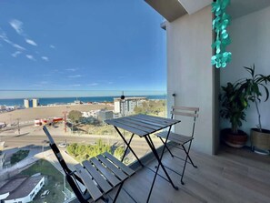 Outdoor dining - The Wesley Playas de Tijuana Storybook by the sea (Tijuana)