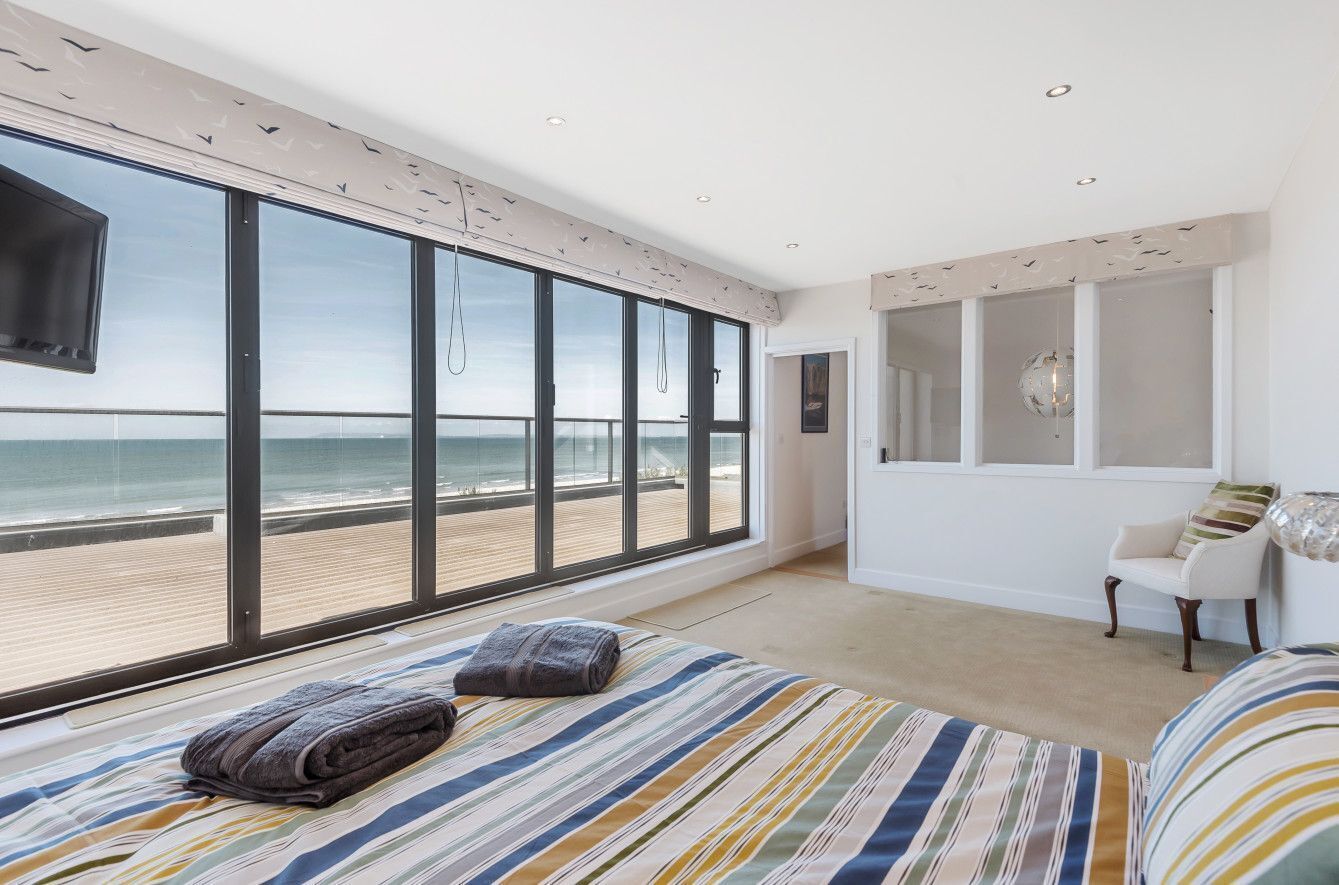 Bureau, fer et planche à repasser, lit parapluie, Wi-Fi