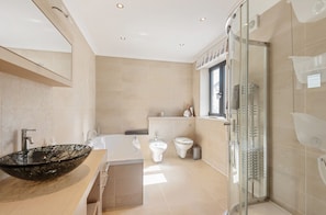 Hair dryer - Fleetwood: East Wittering Beachfront Home – Sleeps 12, Sea Views & Garden (East Wittering)