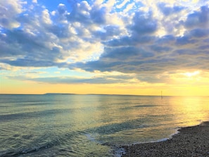On the beach - Fleetwood: East Wittering Beachfront Home – Sleeps 12, Sea Views & Garden (East Wittering)
