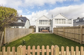 Exterior - Beira Mar Beachfront Family Home | Pet-Friendly, Sleeps 8, Parking Included (East Wittering)