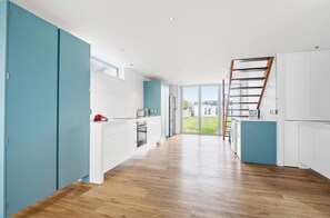 Interior - Dots: Seaside 6-Bed Beachfront Home in East Wittering – Sleeps 11, Pet Friendly (East Wittering)