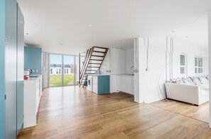 Interior - Dots: Seaside 6-Bed Beachfront Home in East Wittering – Sleeps 11, Pet Friendly (East Wittering)