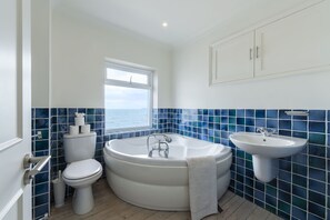 Hair dryer, towels - Seascape: Bracklesham Bay Beachfront Home – Sleeps 6, Coastal Views (Bracklesham Bay)
