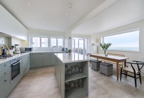 Fridge, microwave, dishwasher, coffee/tea maker - Seascape: Bracklesham Bay Beachfront Home – Sleeps 6, Coastal Views (Bracklesham Bay)
