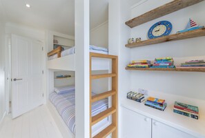 Iron/ironing board, travel cot, WiFi, bed sheets - Seascape: Bracklesham Bay Beachfront Home – Sleeps 6, Coastal Views (Bracklesham Bay)