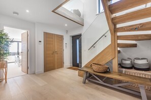 Interior - Samphire: Stunning Seafront Beach Home – Sleeps 6, 3 Bedrooms & Garden (West Wittering)