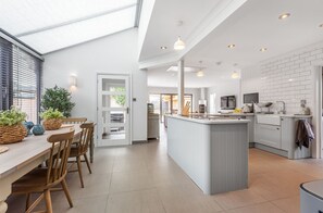 Dining - Little Orchard: West Wittering Home – Sleeps 10, 5 Bedrooms & Hot Tub (West Wittering)