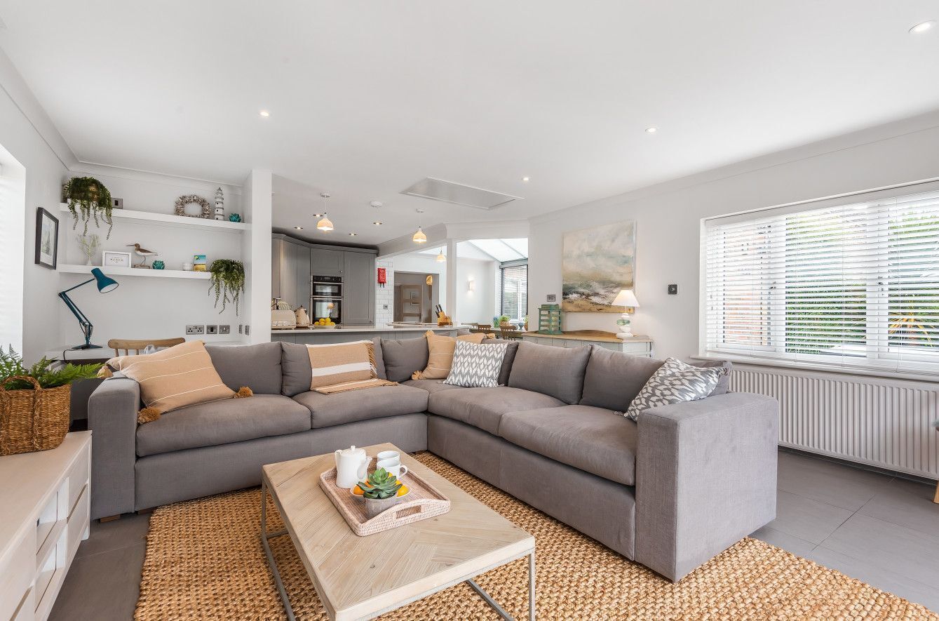 Smart TV, fireplace, stereo, offices