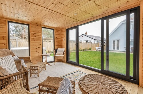 Seacote: Family Seafront Home in Selsey – Sleeps 7, Hot Tub & Sea Views