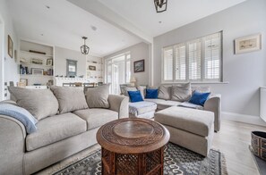 Smart TV, fireplace - Seacote: Family Seafront Home in Selsey – Sleeps 7, Hot Tub & Sea Views (Selsey)