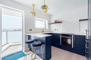 Kjøleskap, mikrobølgeovn, ovn og oppvaskmaskin