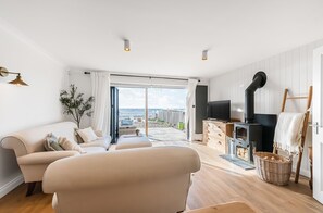 Älytelevisio, takka, työhuone