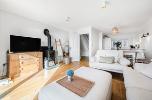 Smart-TV, Kamin, Arbeitsbereiche