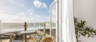 Seaspray: Selsey Beachfront Home – Sleeps 6, 3 Bedrooms & Pet Friendly