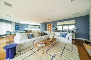 Smart TV, fireplace - The Waterfront: Luxury Bracklesham Bay Beachfront Home – Sleeps 8 (Bracklesham Bay)