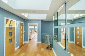Interior - The Waterfront: Luxury Bracklesham Bay Beachfront Home – Sleeps 8 (Bracklesham Bay)