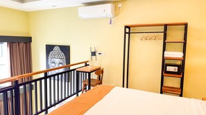 WiFi, bed sheets - Loft Hideaway Villa w/Sofa Bed Central Canggu (Kuta Utara)