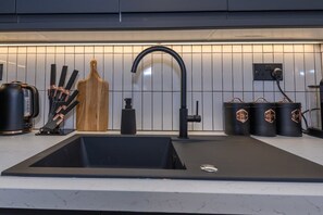 Fridge, microwave, oven, stovetop - Deluxe City Centre Apartment| next to Ivy Asia (West Yorkshire)