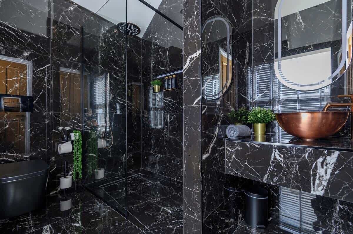 Dusche, Haartrockner, Shampoo