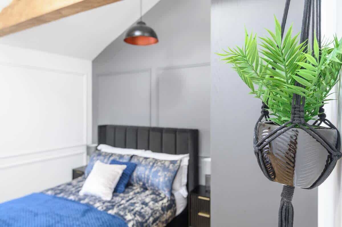 Iron/ironing board, travel cot, WiFi, bed sheets