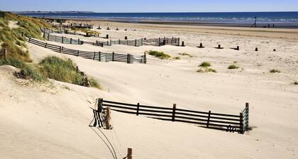 Stylish West Wittering Retreat Near Beach – Thessaly, Sleeps 8, Pet Friendly