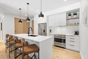 Appartement | Privékeuken | Een koffiezetapparaat/waterkoker, een broodrooster