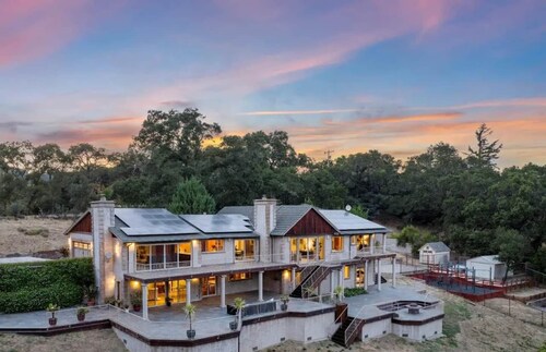 Lakefront Redwood Retreat 15 Minutes from Stanford