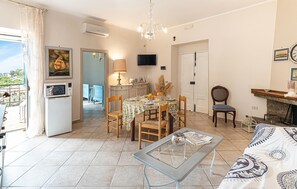 Interior - 2 bedroom gorgeous apartment in Laureana Cilento (Laureana Cilento)