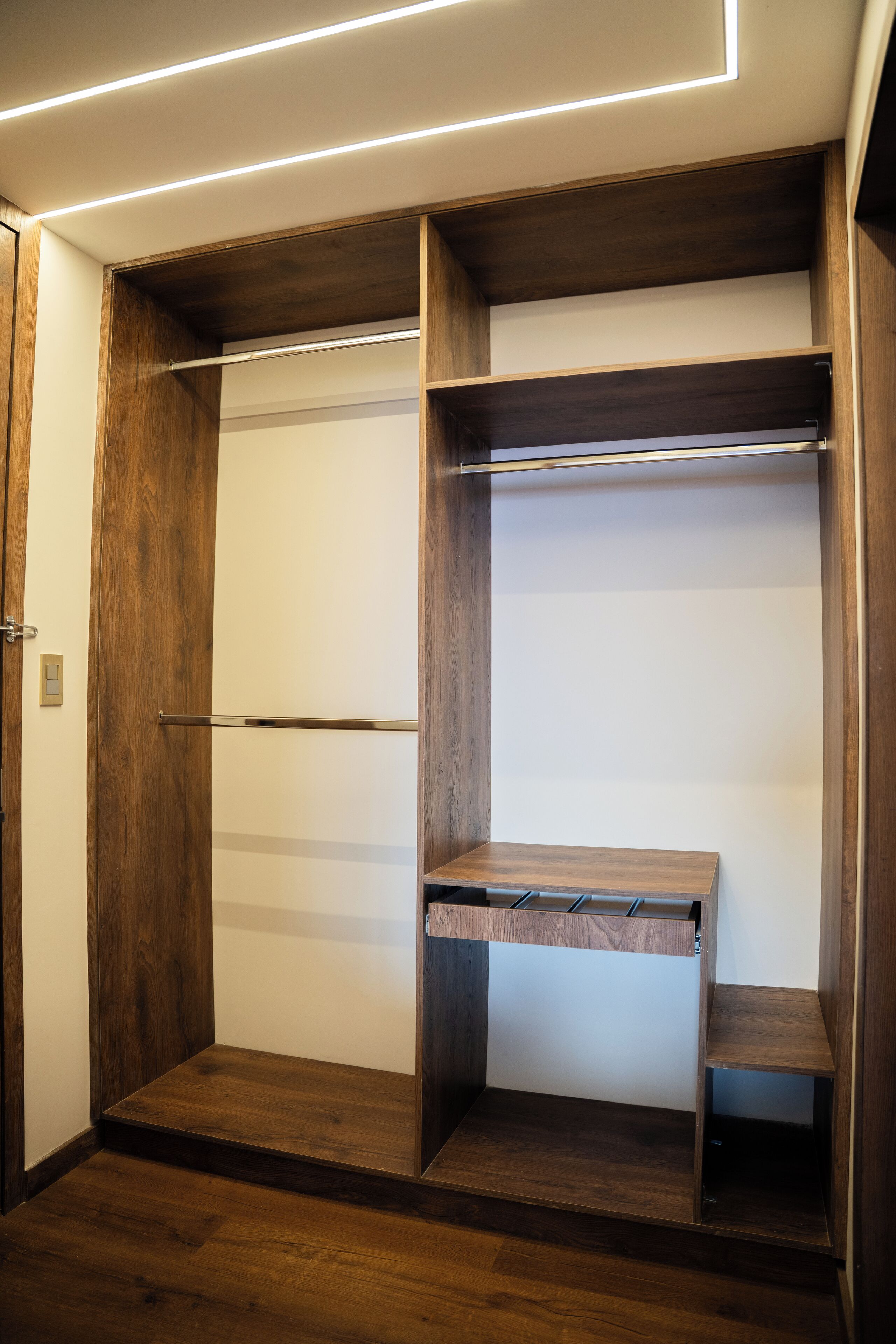 Habitación Deluxe, balcón, vista a la ciudad | Escritorio, espacio para trabajar con laptop y wifi gratis 