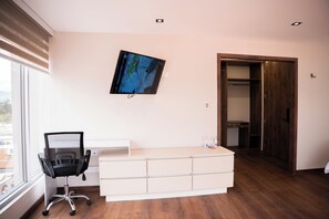 Habitación Confort con 2 camas individuales, balcón, vista a la montaña | Escritorio, espacio para trabajar con laptop y wifi gratis 