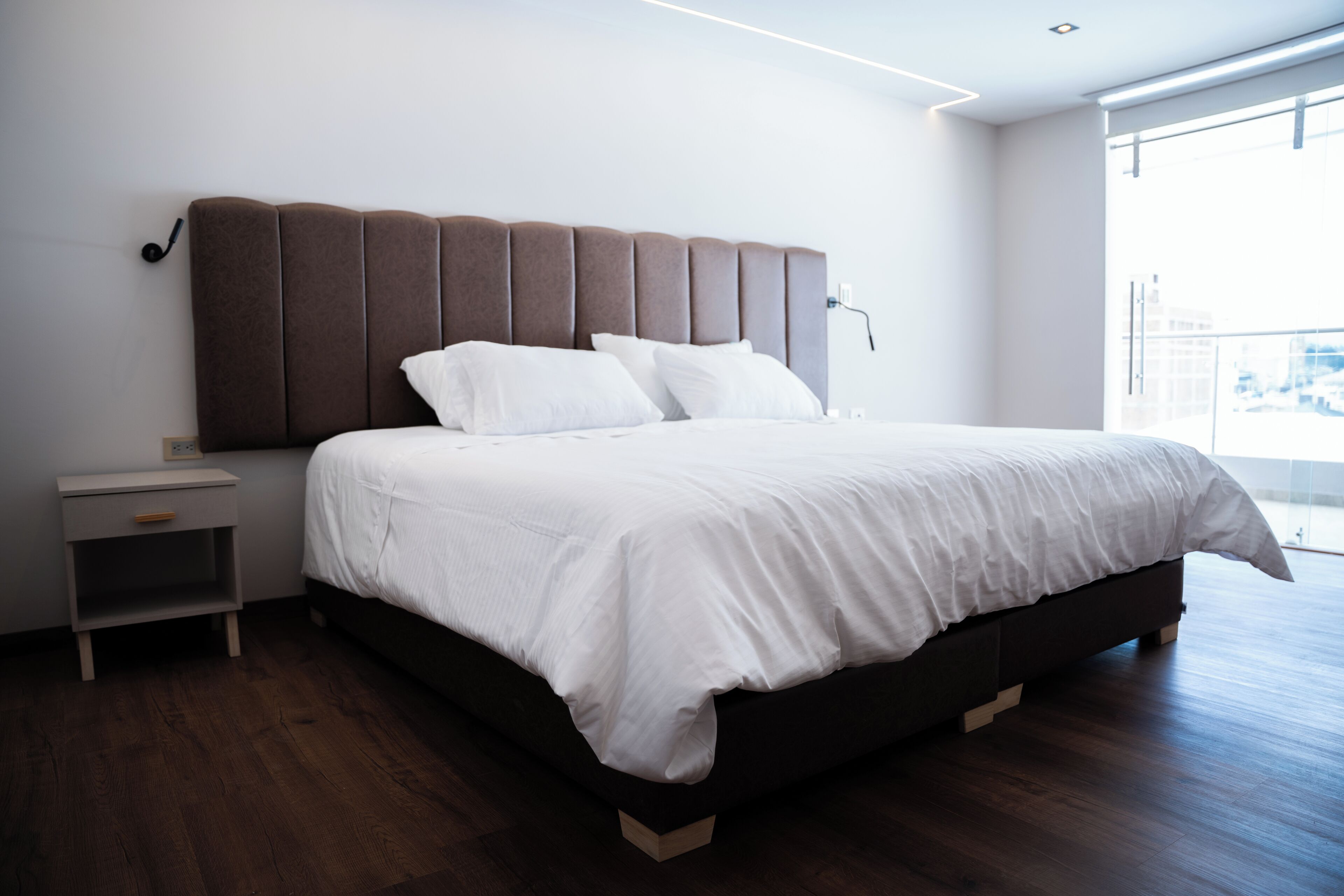 Habitación Deluxe, balcón, vista a la ciudad | Escritorio, espacio para trabajar con laptop y wifi gratis 