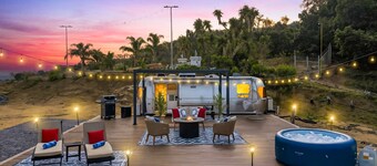 Ultimate Airstream - OMG Views, Hot Tub, Fire Pits,Outdoor Living, Pet Friendly