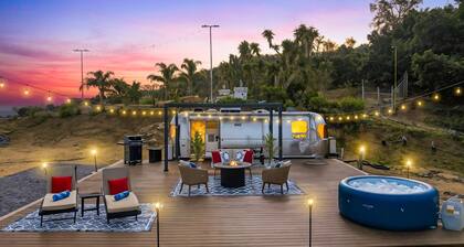 Ultimate Airstream - OMG Views, Hot Tub, Fire Pits,Outdoor Living, Pet Friendly