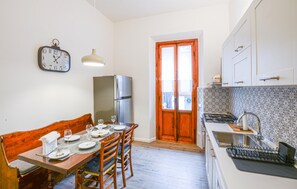 Coffee/tea maker, fridge, microwave, stovetop - 1 bedroom lovely apartment in Firenze (Firenze)