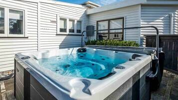 Bañera de hidromasaje exterior
